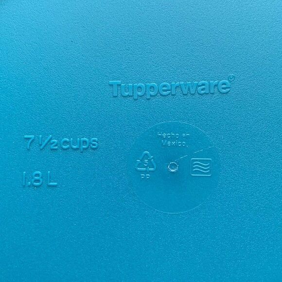 NIB Tupperware Legacy Essentials Round Server in Teal 7 1/2 Cup Capacity - Picture 5 of 5